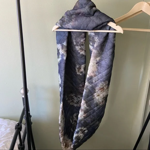 PLUSH CIRCLE SCARF - Picture 3 of 6